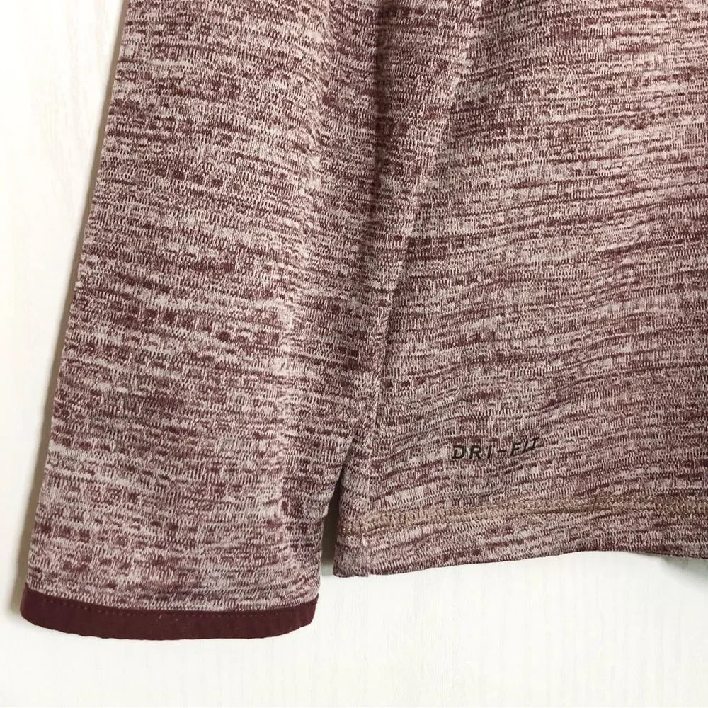 Nike features zip